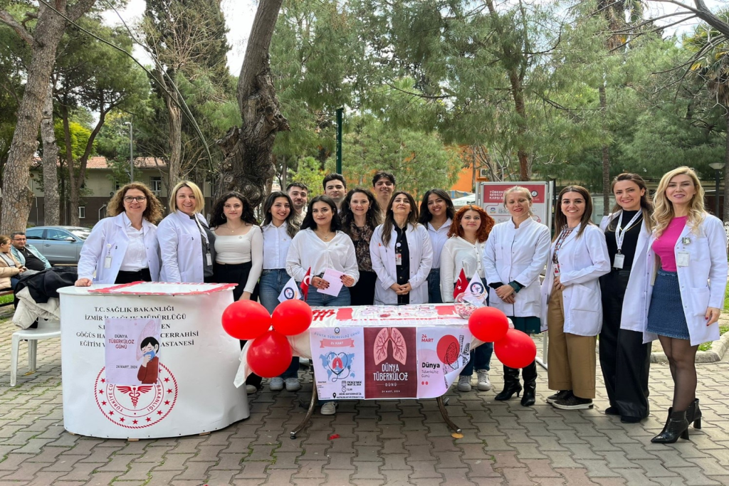 Hemşirelik Bölümü Öğrencileri SBÜ Suat Seren Göğüs Hastalıkları ve Göğüs Cerrahisi Eğitim ve Araştırma Hastanesi’nde Dünya Tüberküloz Günü Standı Kurdu